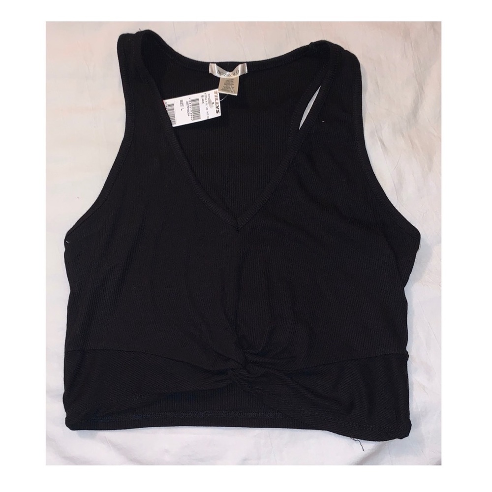 NWT. Twist crop tank